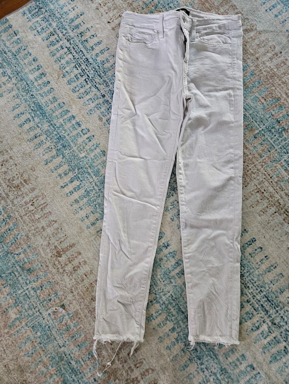 Women's White Cropped Frayed-Hem Ankle Jeans